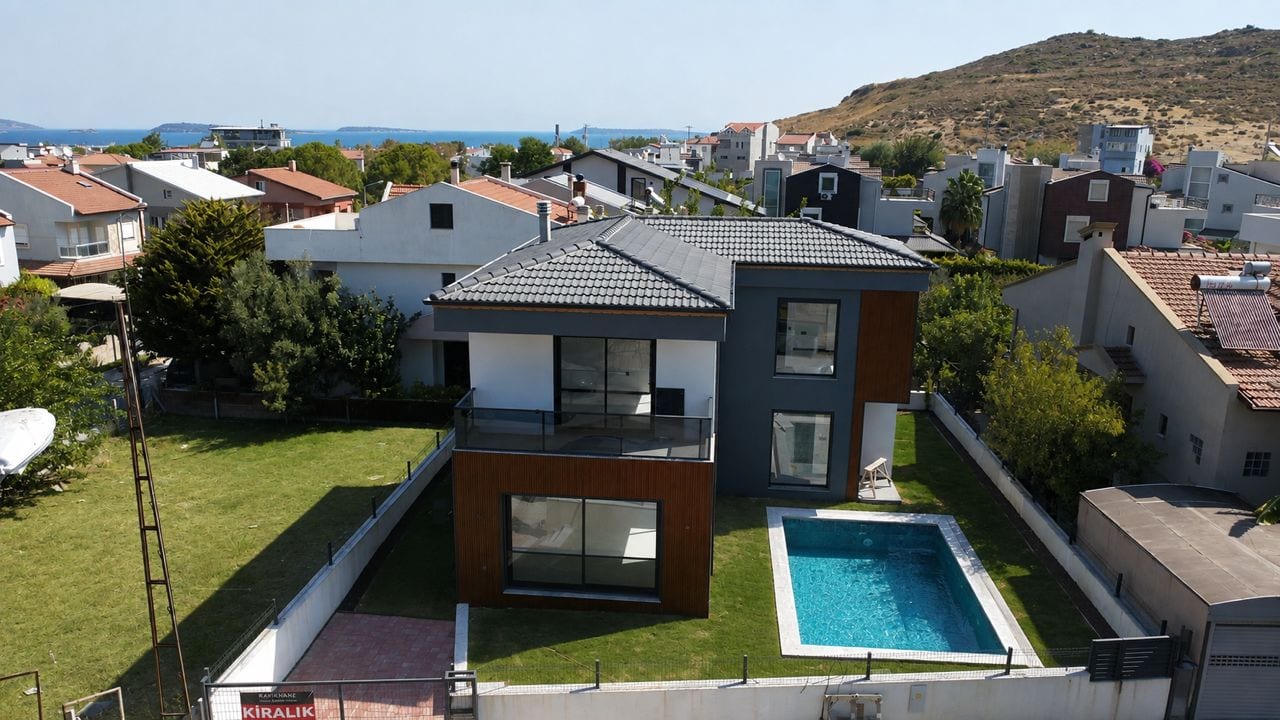 Çeşmealtı Havuzlu Villa